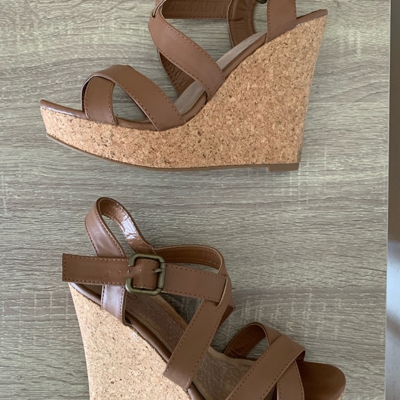 Aldo Wedge Heels - Picture 2 of 4
